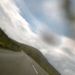 Καμέρα σε κράνος καταγράφει: Τρέχοντας με ιλιγγιώδη ταχύτητα στην πιο επικίνδυνη πίστα μοτοσικλέτας του κόσμου [video] 