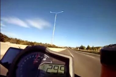Βίντεο ΣΟΚ: Μοτοσικλετιστής τρέχει με 300 χλμ/ω στην Αθηνών-Λαμίας - Αντιδράσεις στο διαδίκτυο! [video] 