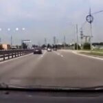 Δεν μασάει ο Ρώσος οδηγός από όπλα - Δυστυχώς όμως στους δρόμους κυκλοφορούν πολλοί τρελοί! [video]  